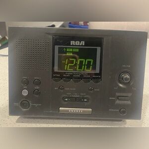 RCA RP3721A Dual Alarm Clock Radio AM/FM, Digital Tuning , 10 Presets